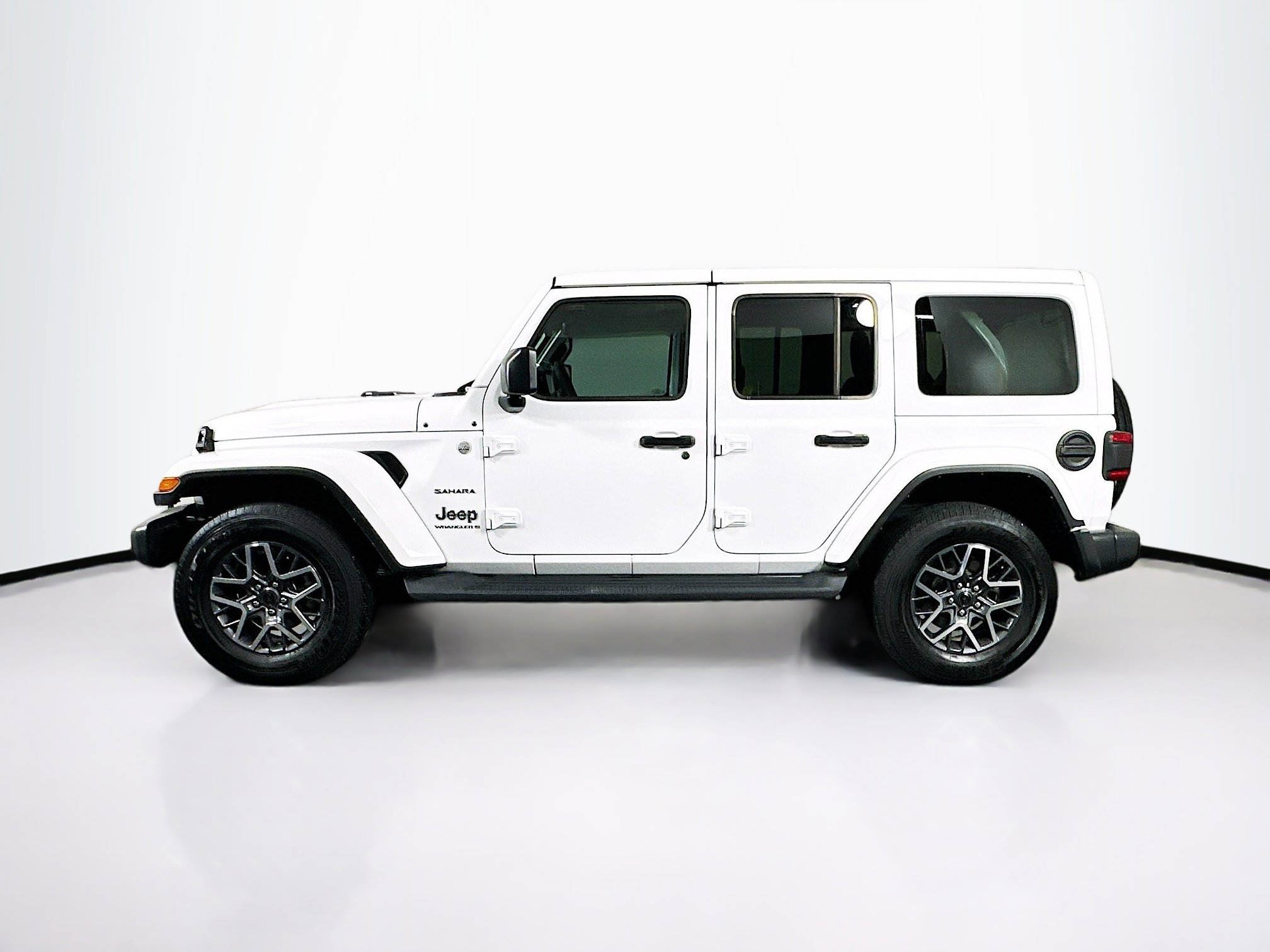 Used 2024 Jeep Wrangler Sahara w/ Technology Group image 4
