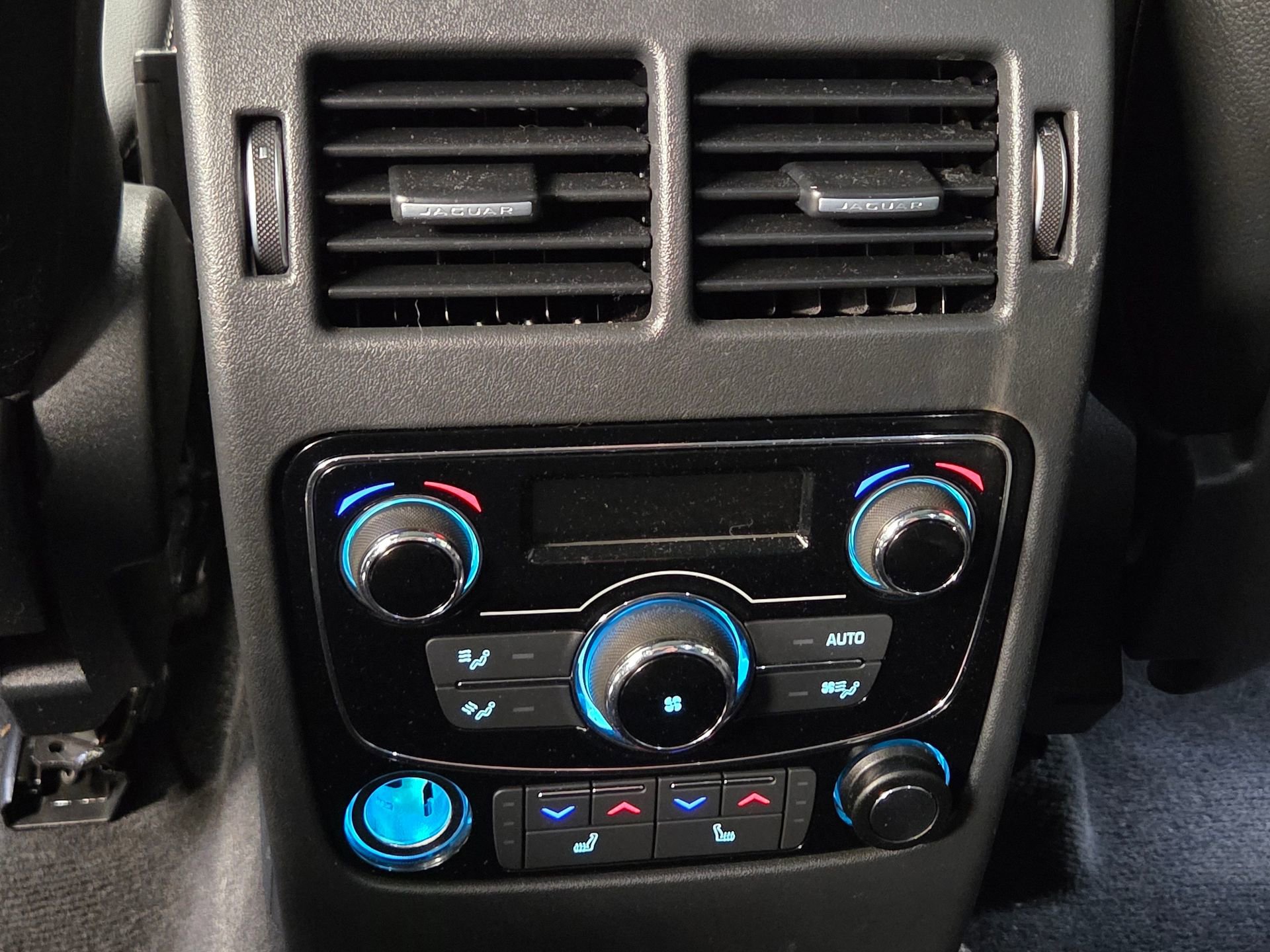 Used 2019 Jaguar F-PACE S image 12