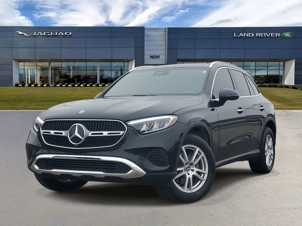 Used 2025 Mercedes-Benz GLC 300 4MATIC image 1