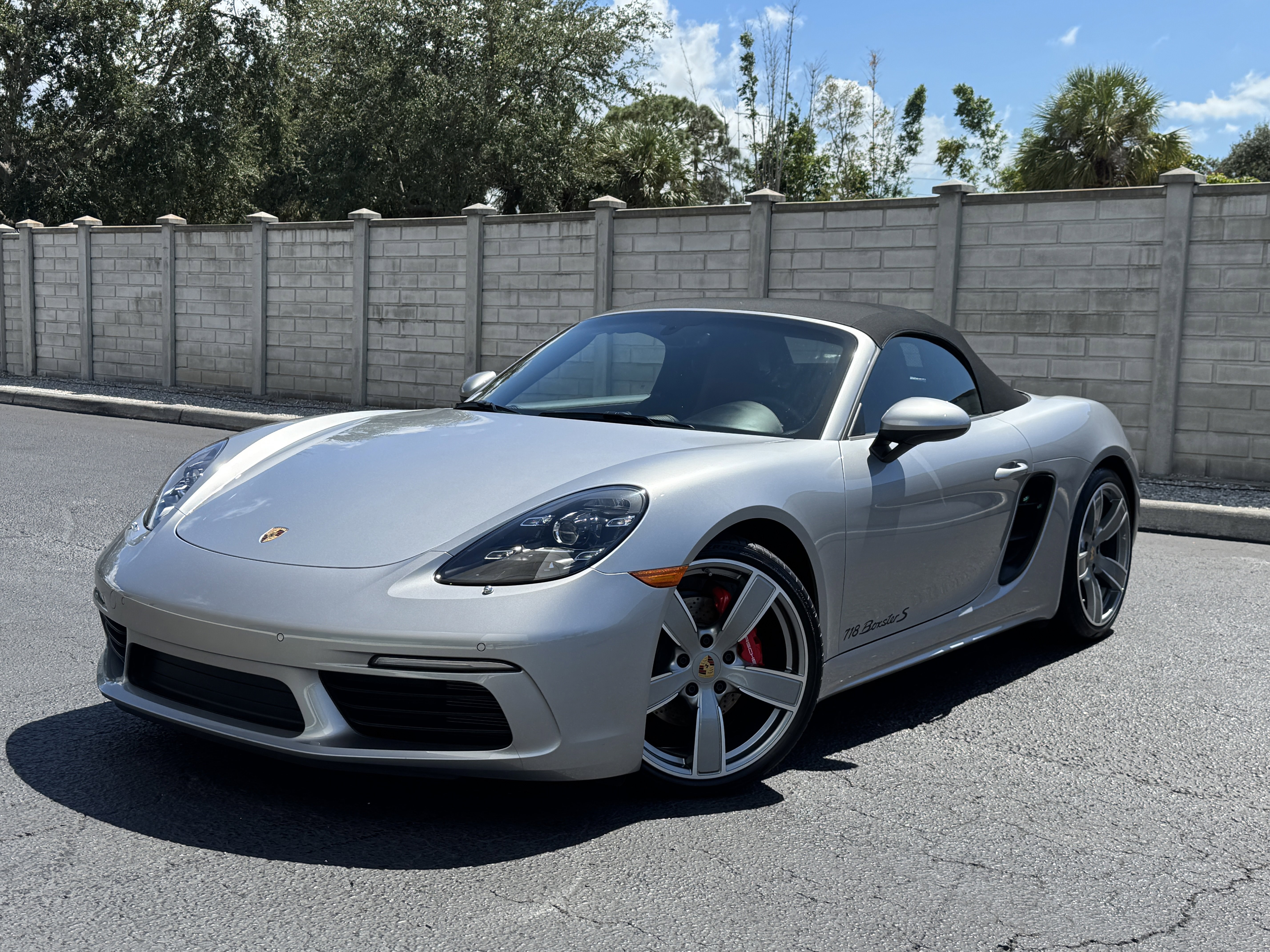 Certified 2025 Porsche 718 Boxster S image 1