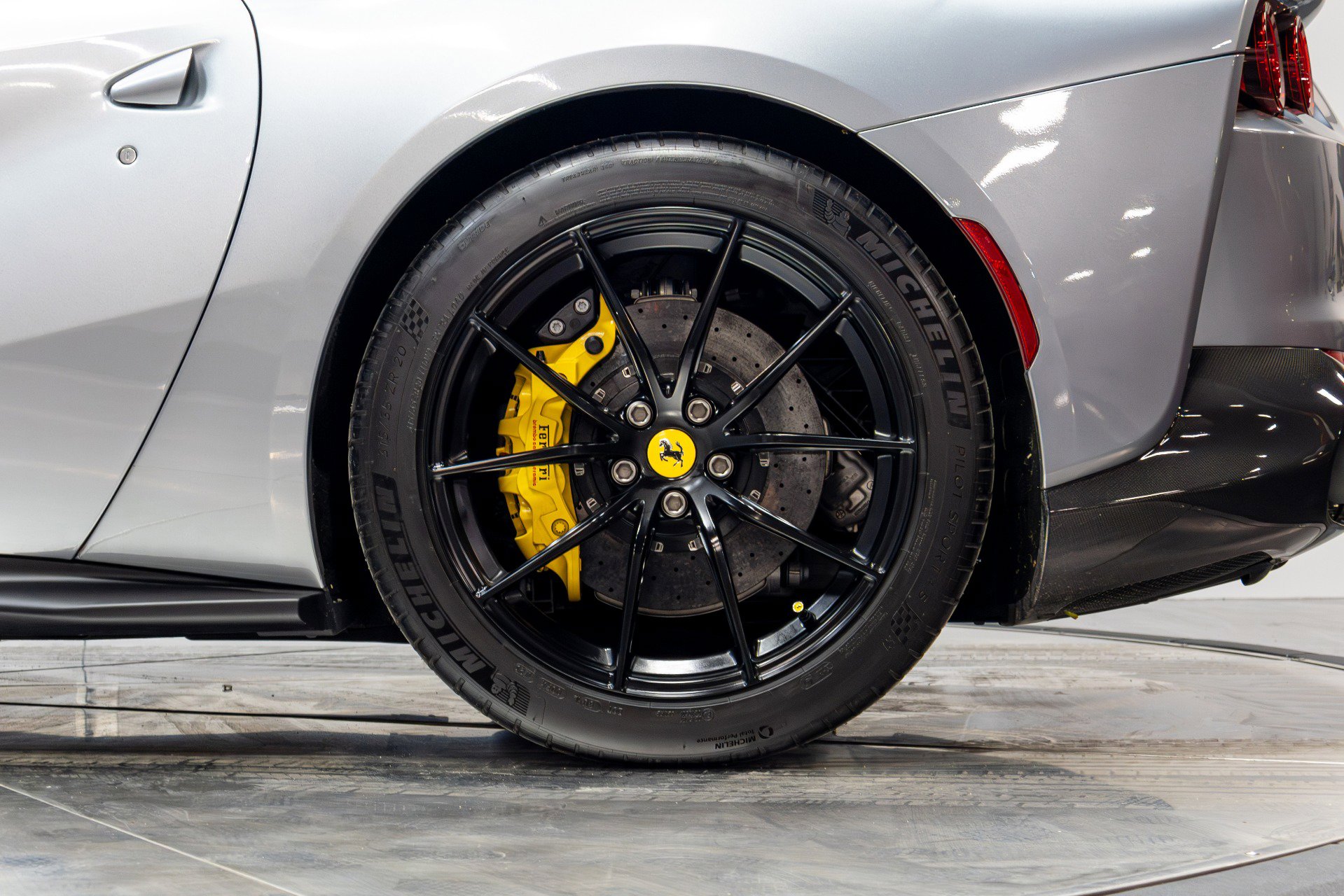 Used 2018 Ferrari 812 Superfast RWD image 37