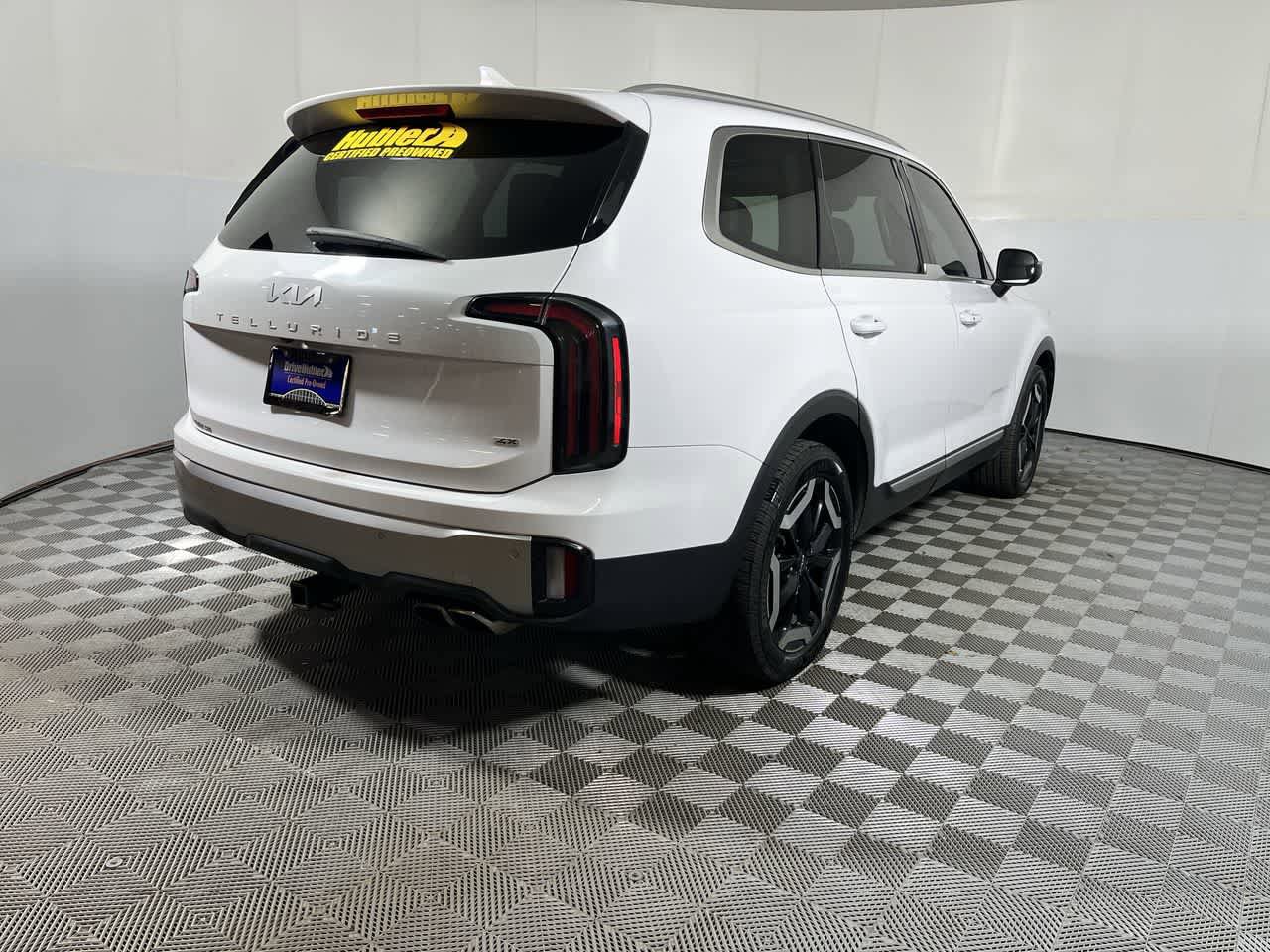 Used 2023 Kia Telluride EX w/ EX Captain's Chair Package AWD/4WD image 8