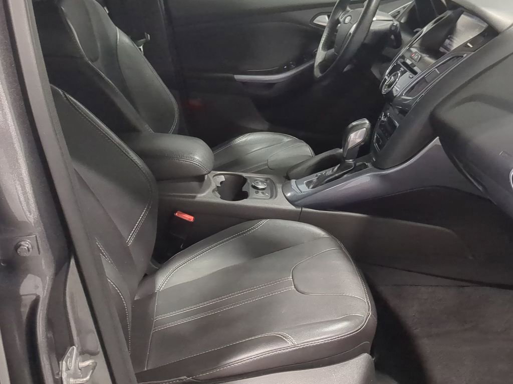Used 2014 Ford Focus Titanium FWD image 26