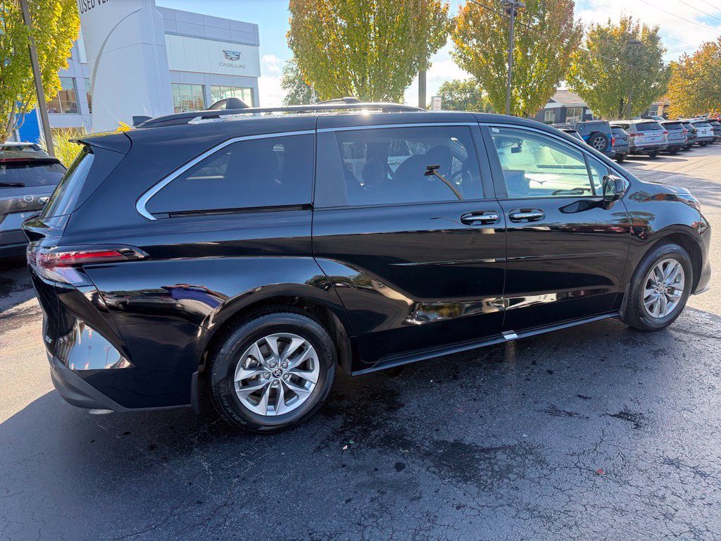 Used 2025 Toyota Sienna XLE w/ XLE Plus Package AWD/4WD image 9