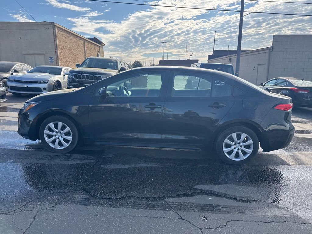 Used 2022 Toyota Corolla LE image 9
