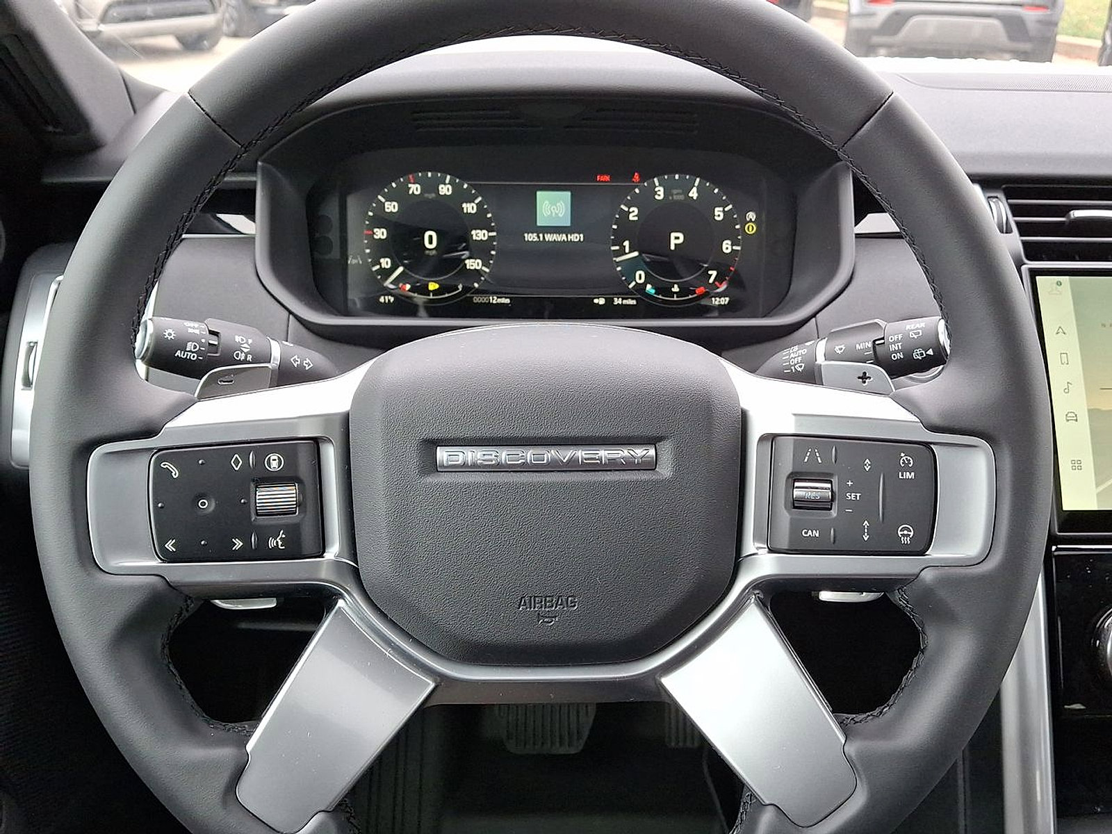 Certified 2025 Land Rover Discovery S AWD/4WD image 20