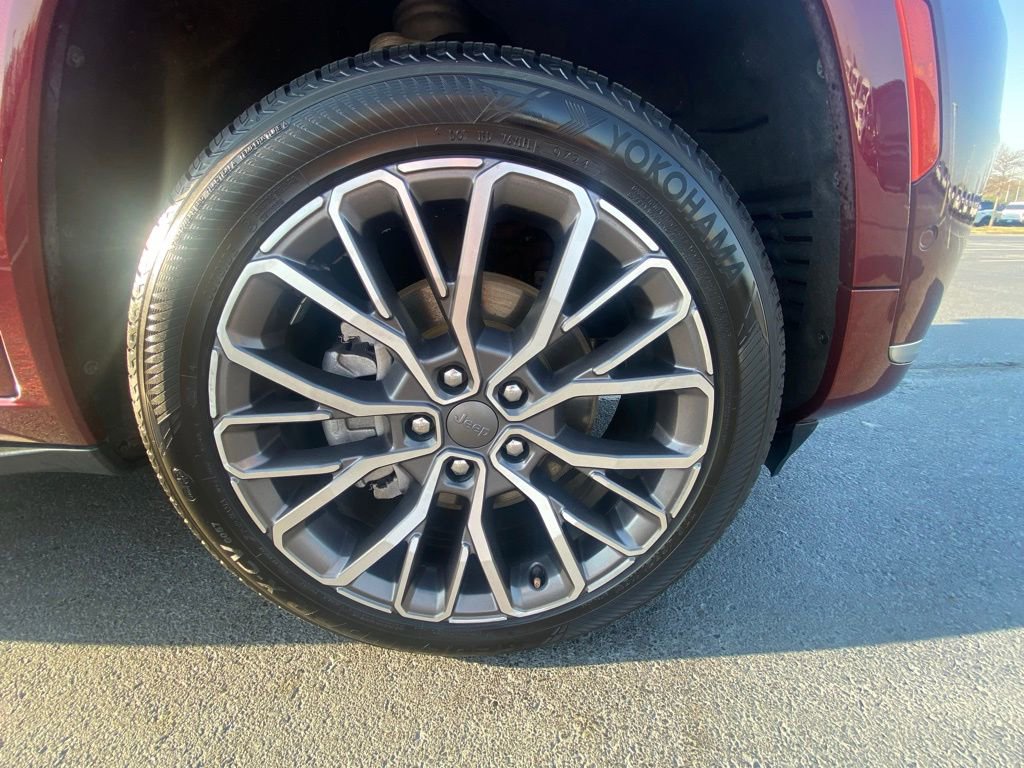 Used 2023 Jeep Grand Cherokee L Summit AWD/4WD image 31