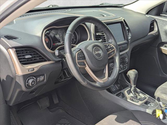 Used 2017 Jeep Cherokee Latitude image 9