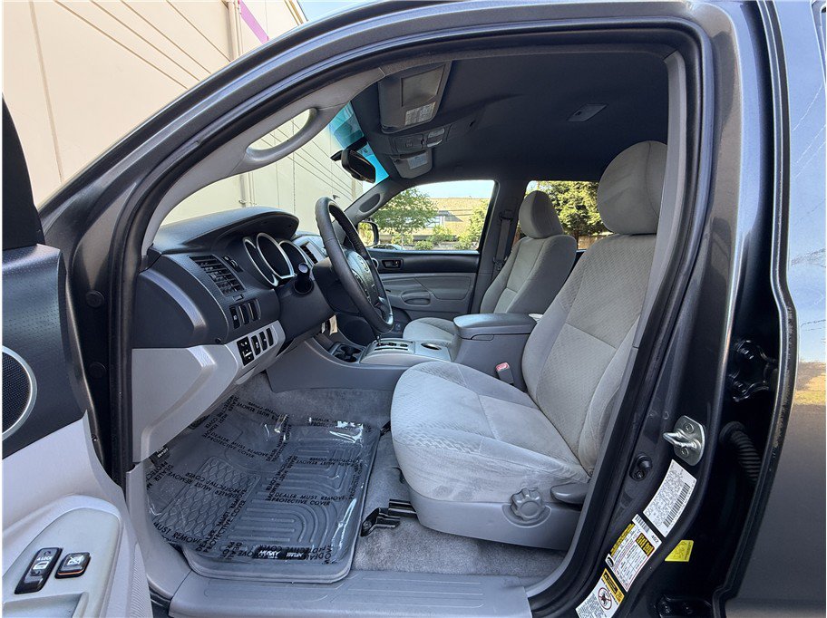 Used 2011 Toyota Tacoma PreRunner w/ SR5 Pkg #2 RWD image 8