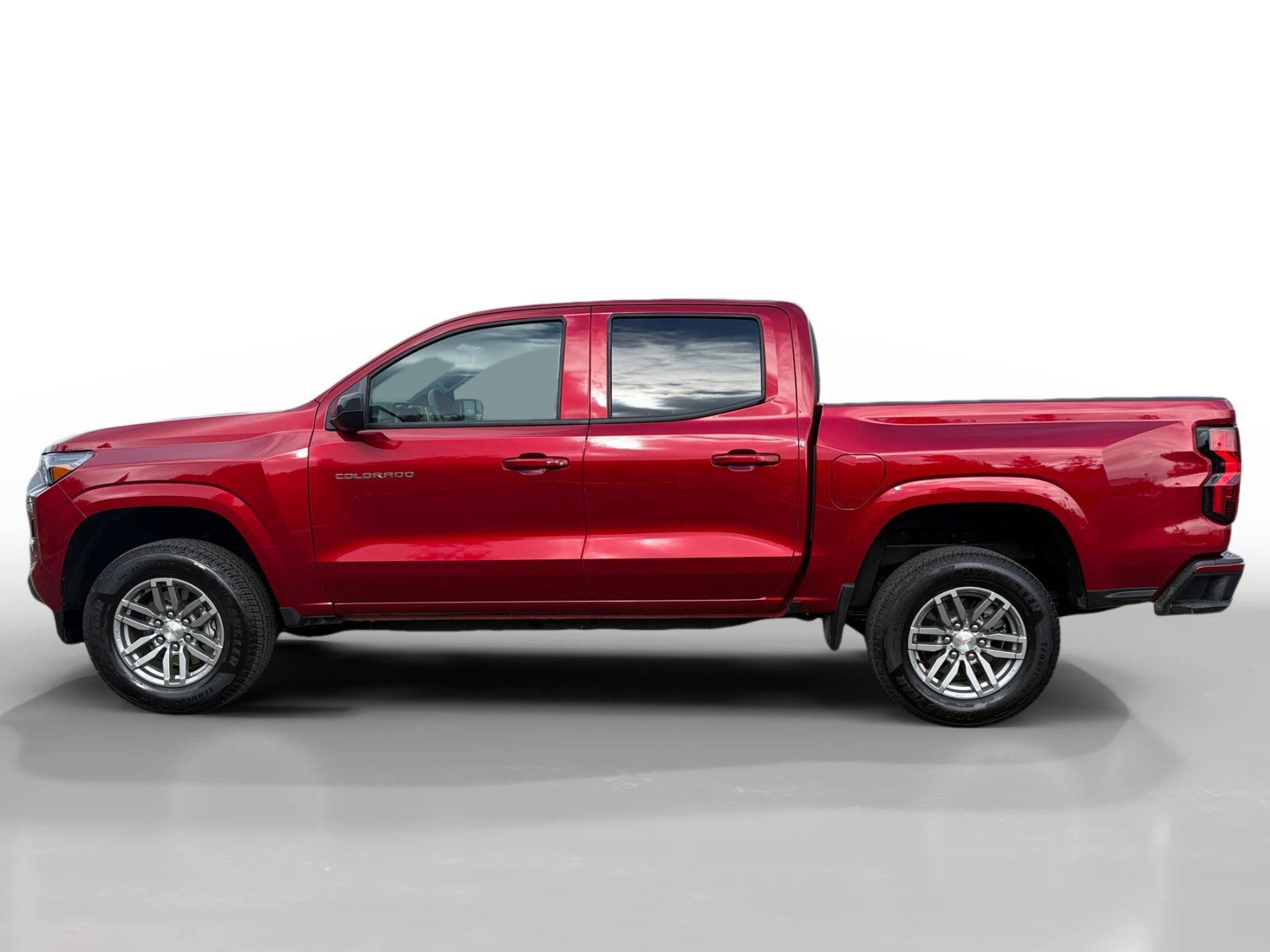 Used 2025 Chevrolet Colorado LT image 2