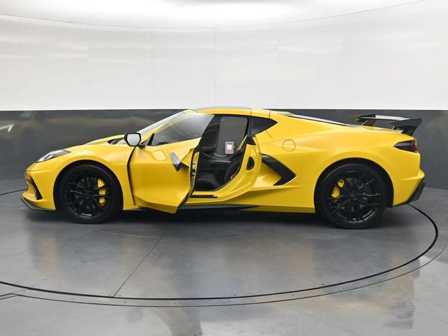 Used 2025 Chevrolet Corvette Stingray Premium Cpe w/ Z51 Performance Package RWD image 44