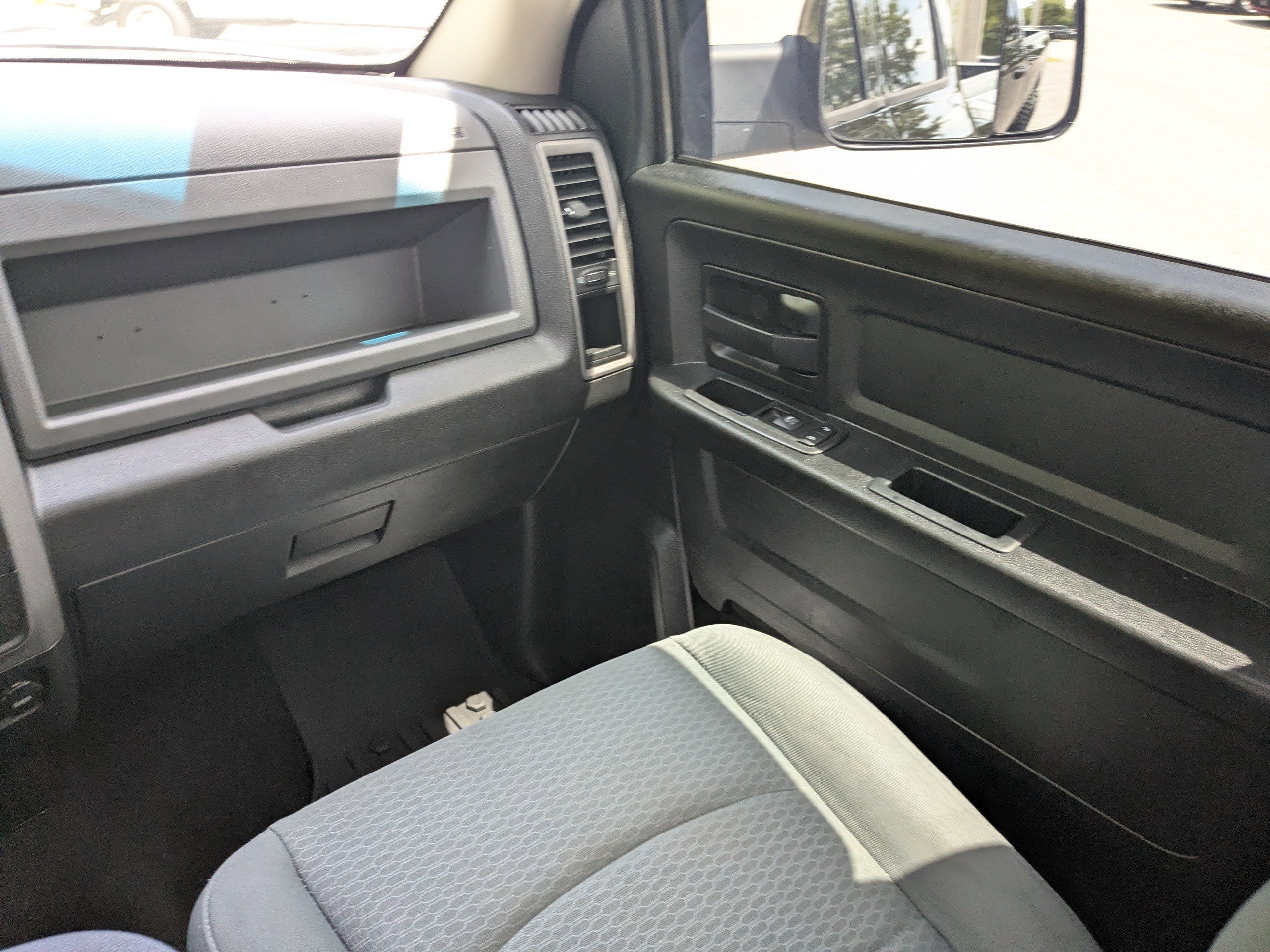 Certified 2017 RAM 1500 Express AWD/4WD image 16