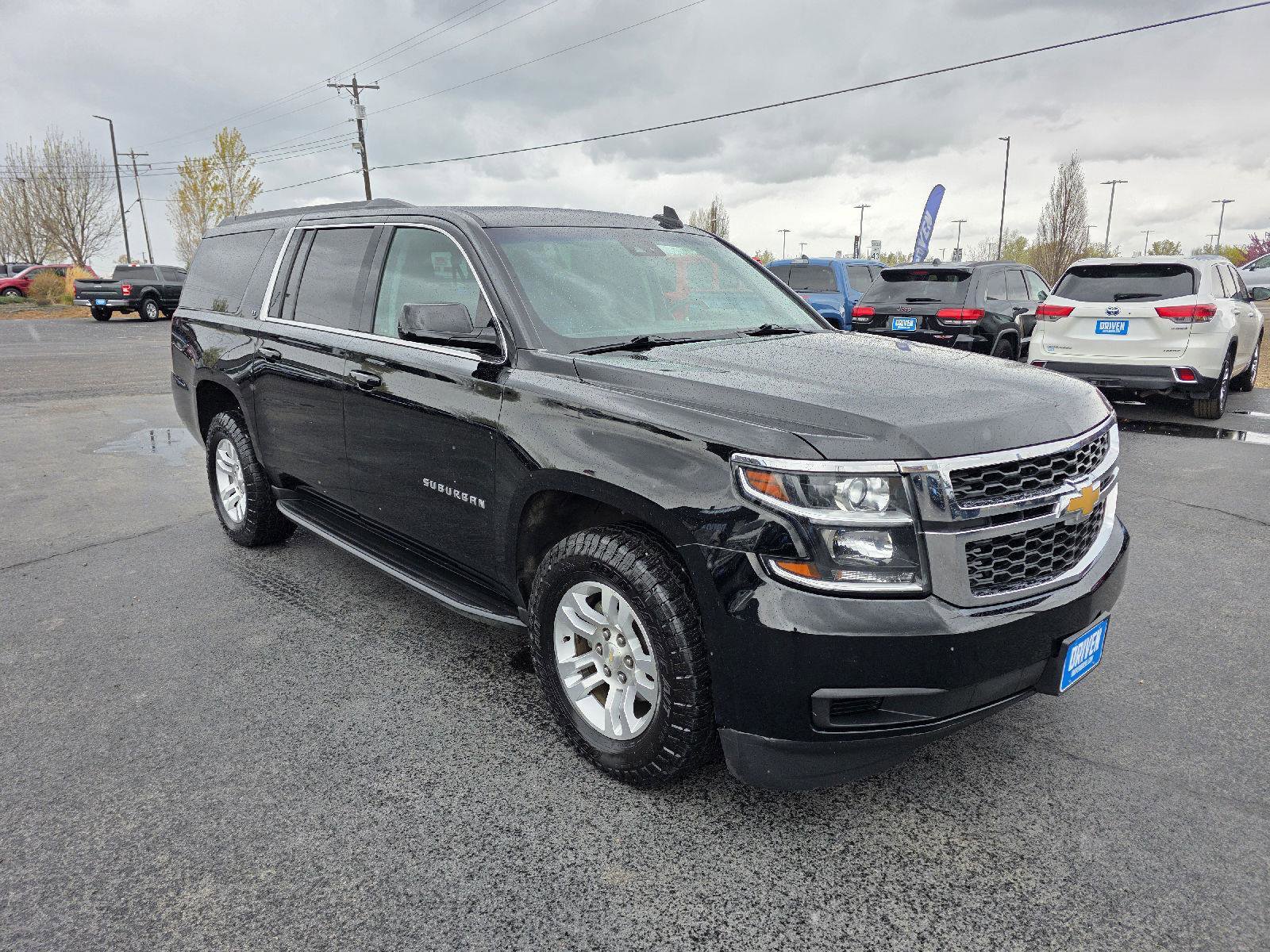 Used 2018 Chevrolet Suburban LT image 3