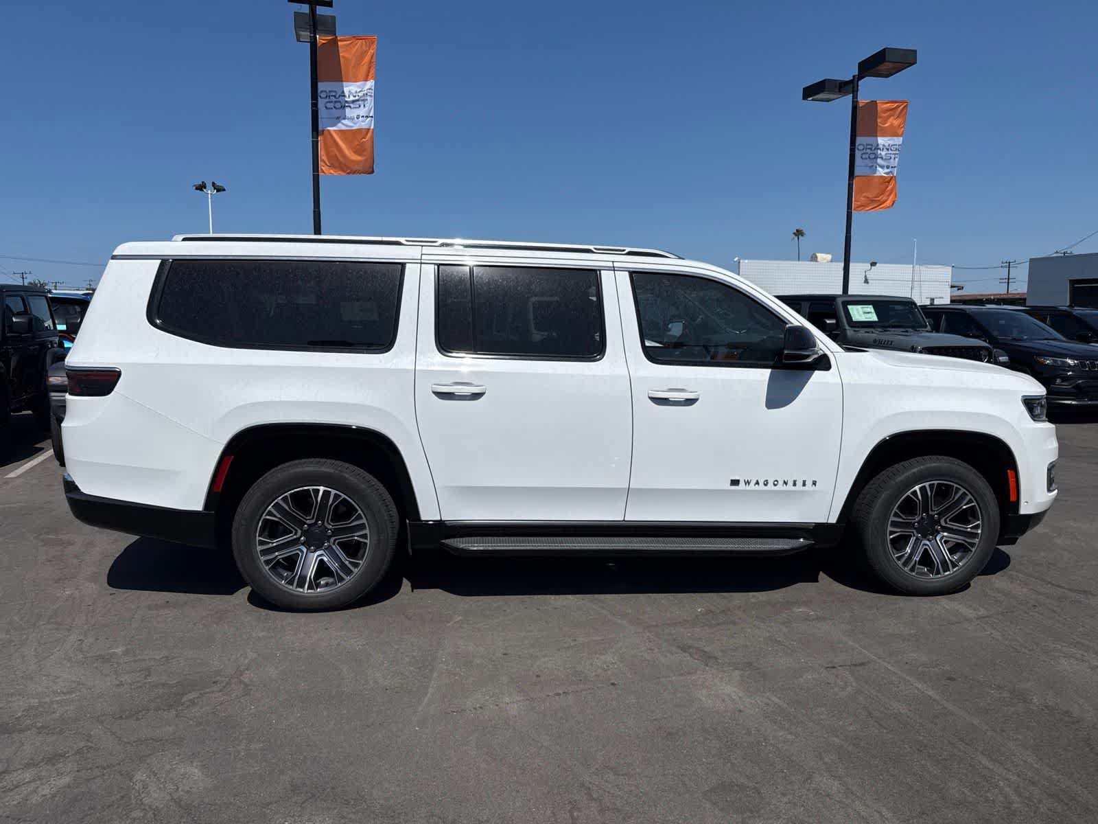 Used 2024 Jeep Wagoneer L Series II RWD image 12
