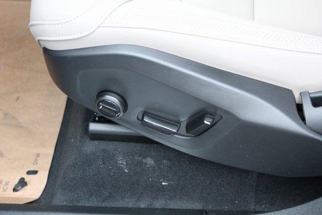 New 2026 Volvo XC90 B5 Core w/ Protection Package Premier image 13