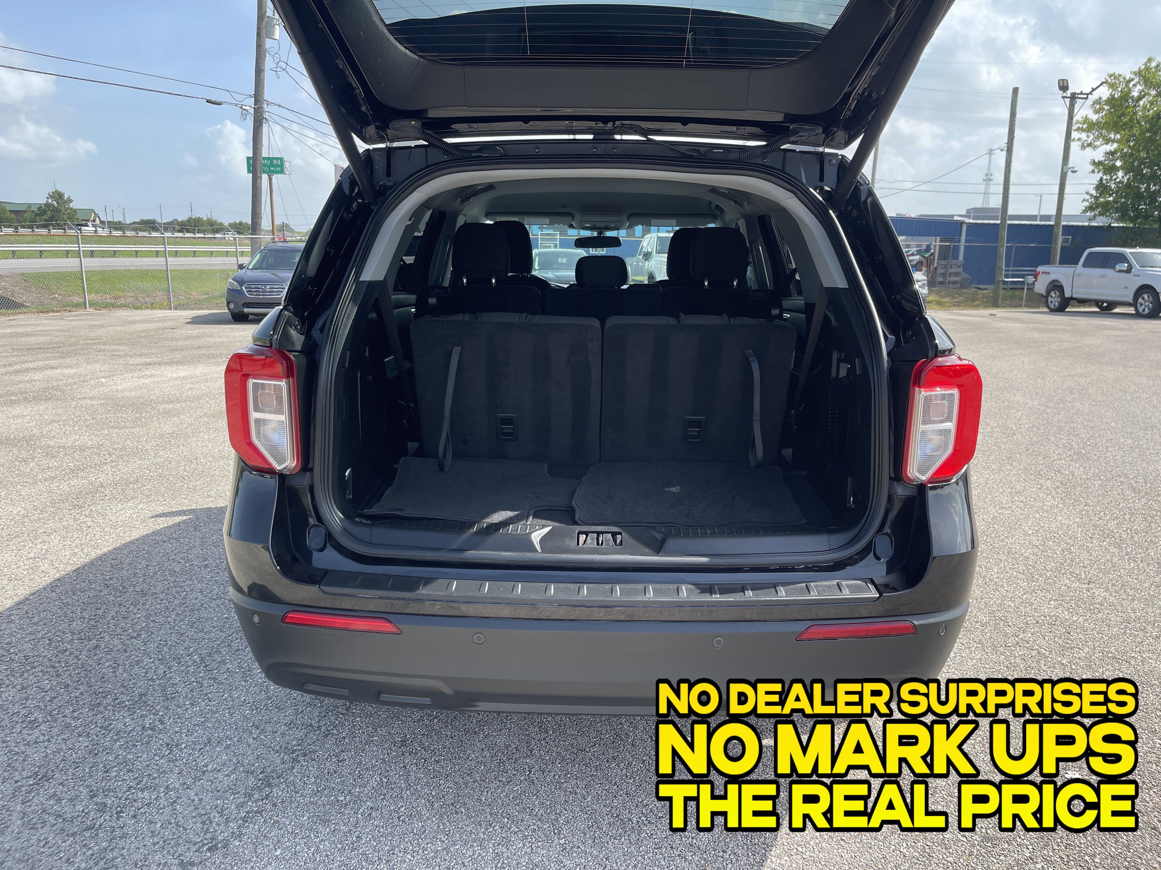 Used 2024 Ford Explorer XLT RWD image 5