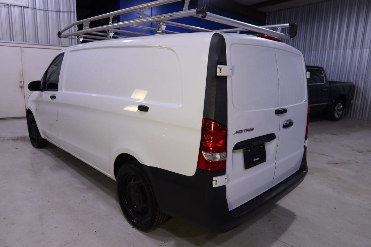 Used 2021 Mercedes-Benz Metris image 3