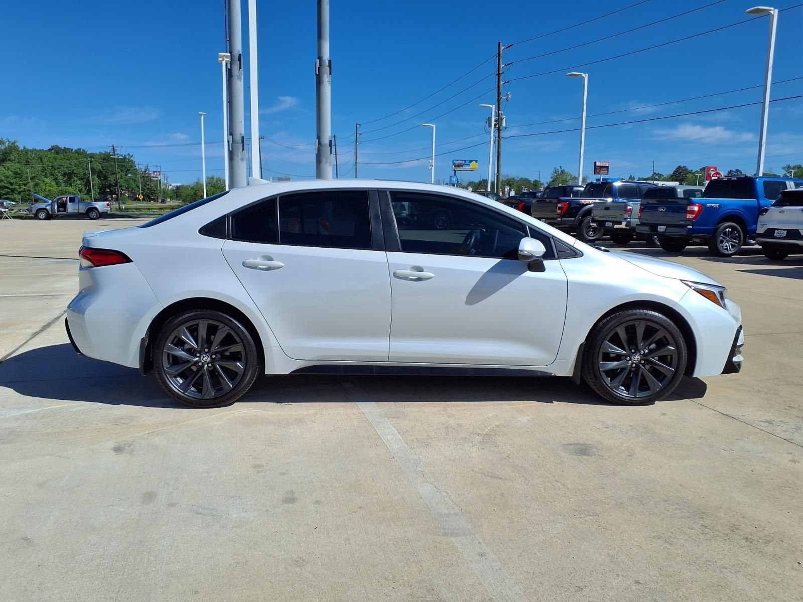 Certified 2025 Toyota Corolla SE w/ SE Premium Package image 5