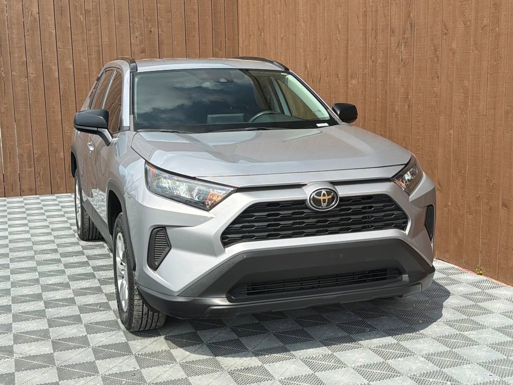 Used 2021 Toyota RAV4 LE image 9