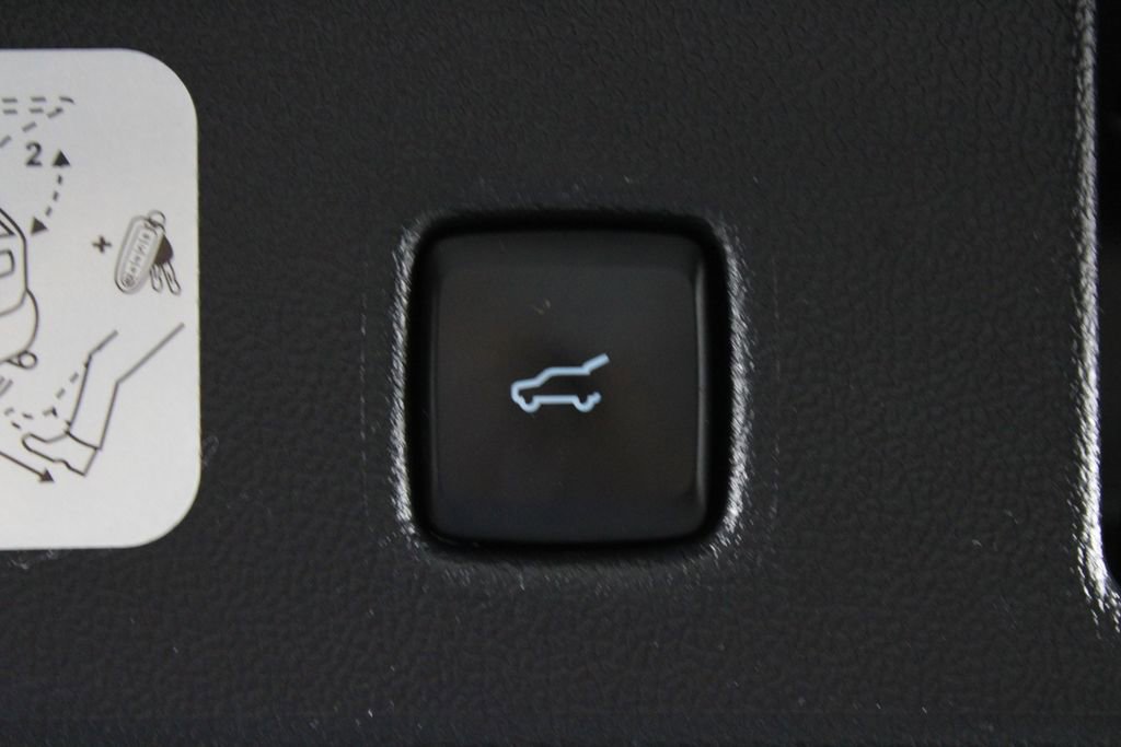 Used 2020 Ford Escape SEL image 17