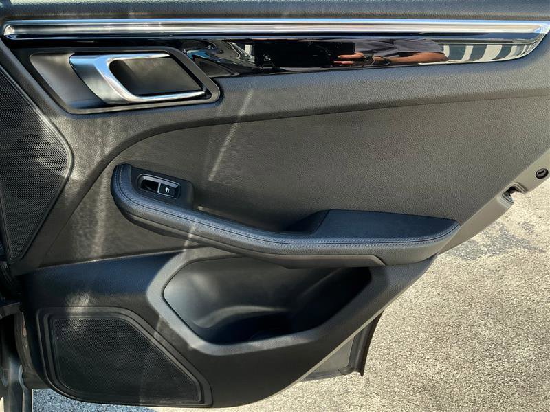 Used 2015 Porsche Macan S image 38