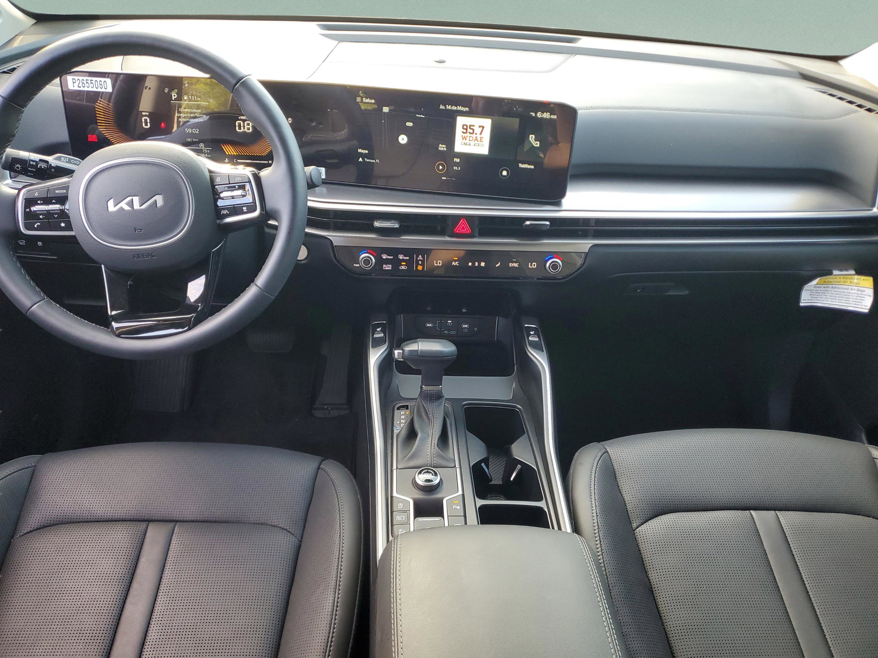 Certified 2025 Kia Sorento EX w/ Panoramic Sunroof Package FWD image 10