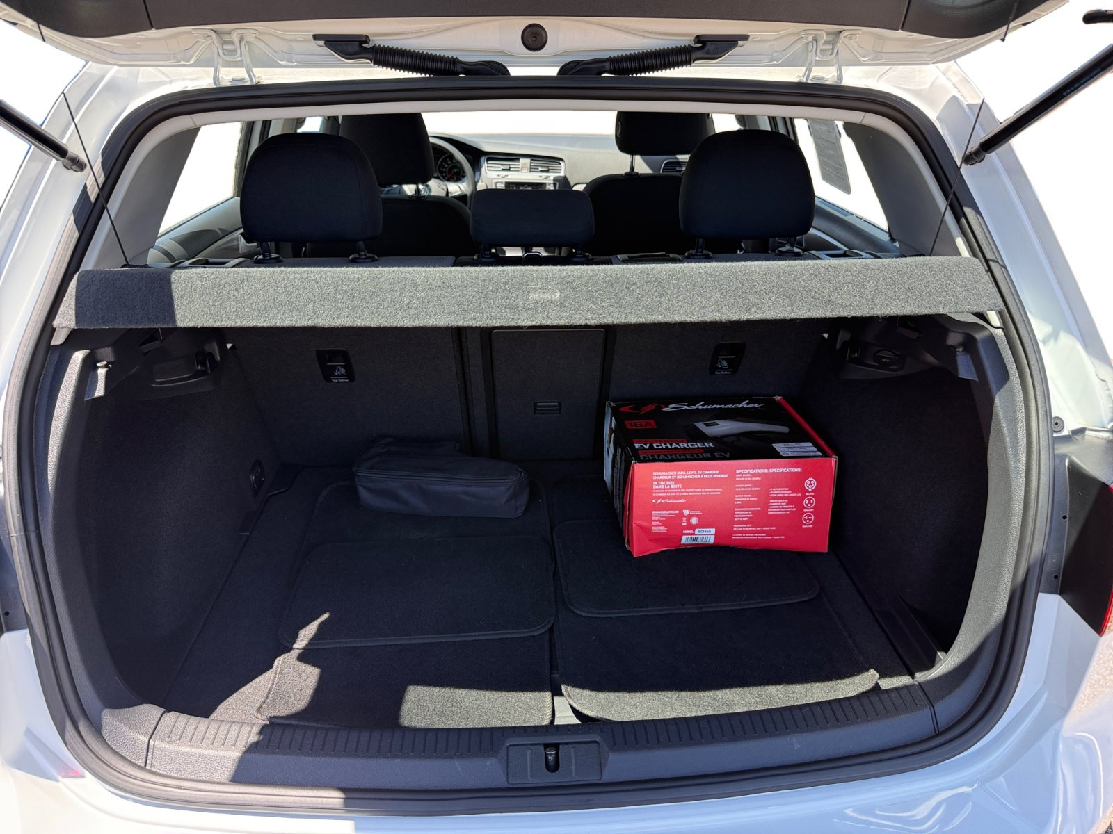Used 2015 Volkswagen e-Golf Limited Edition FWD image 17