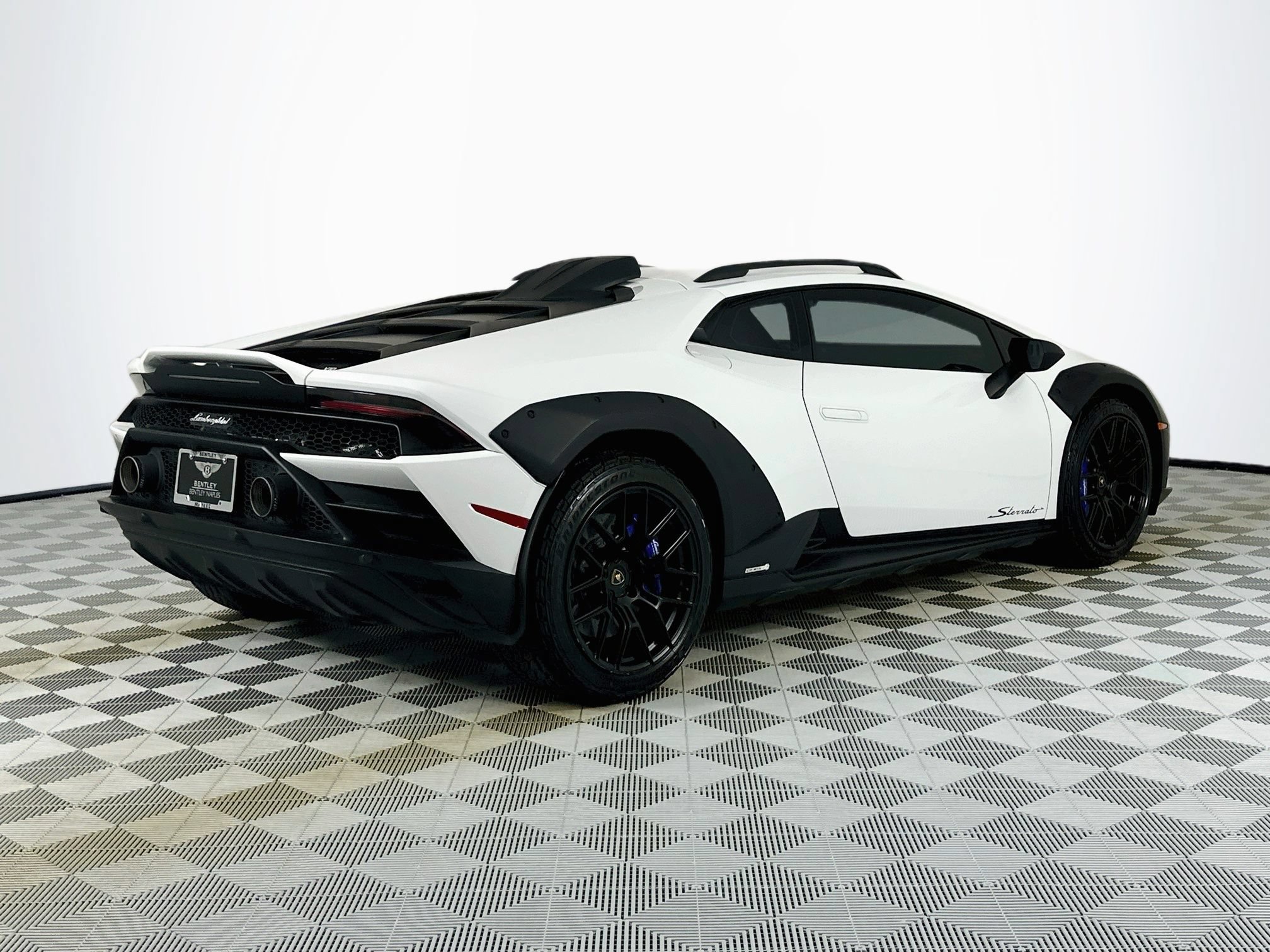 Used 2023 Lamborghini Huracan Sterrato AWD/4WD image 5