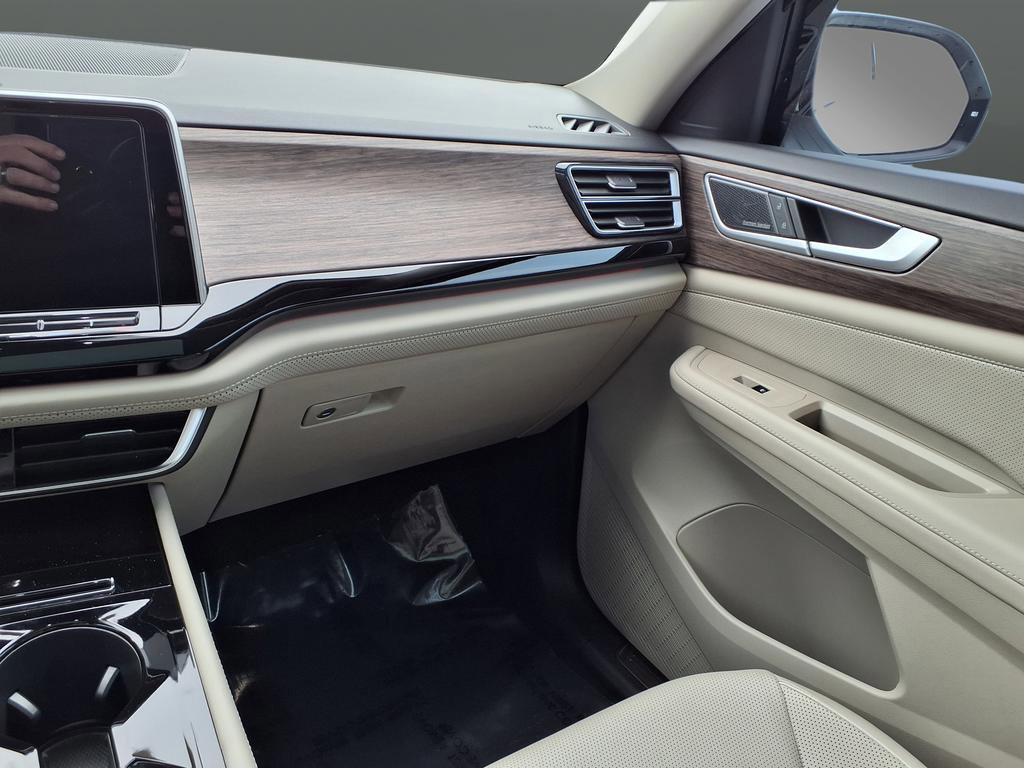 Used 2024 Volkswagen Atlas SEL Premium R-Line image 28