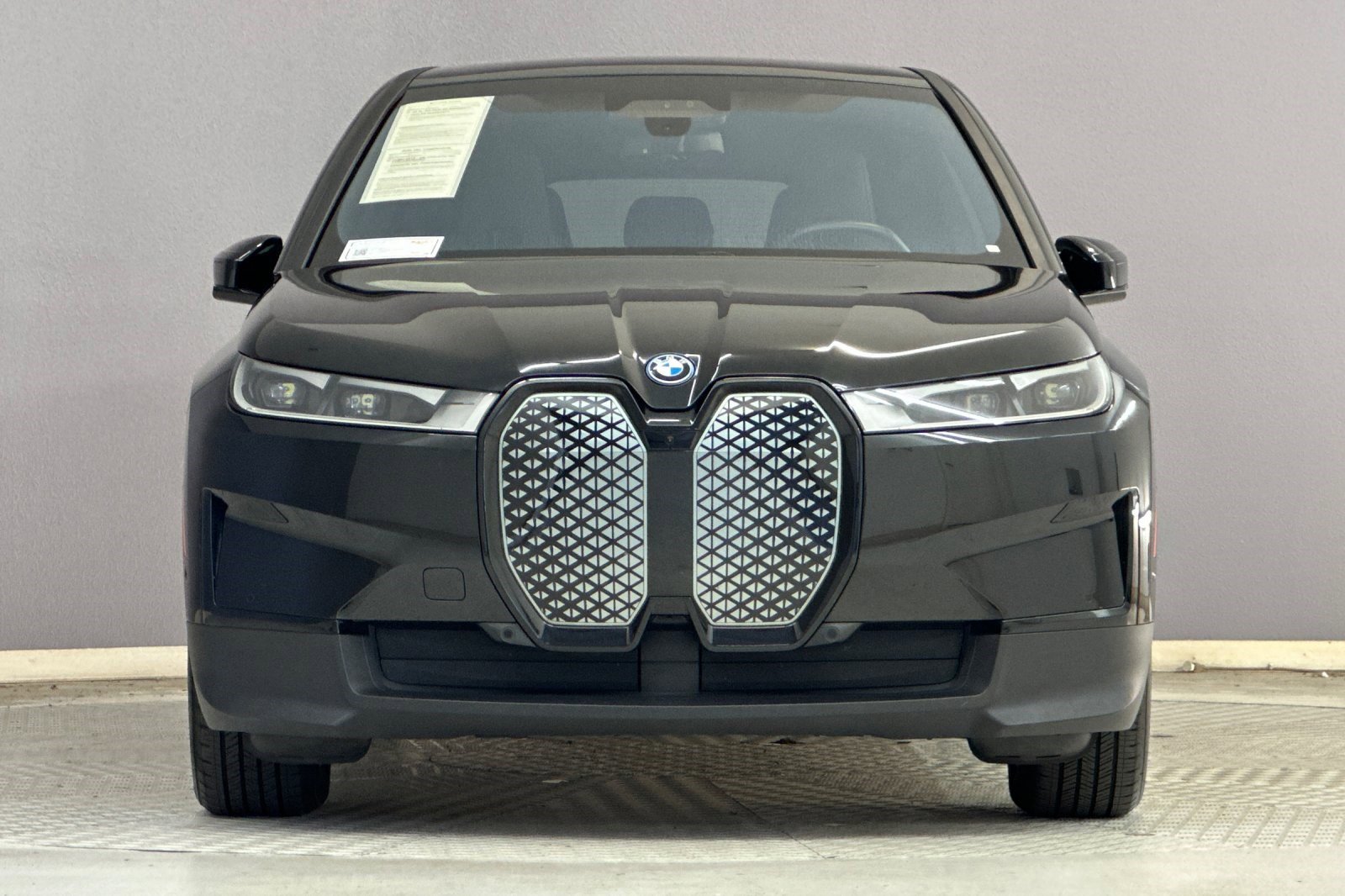 Used 2023 BMW iX xDrive50 w/ Premium Package image 5