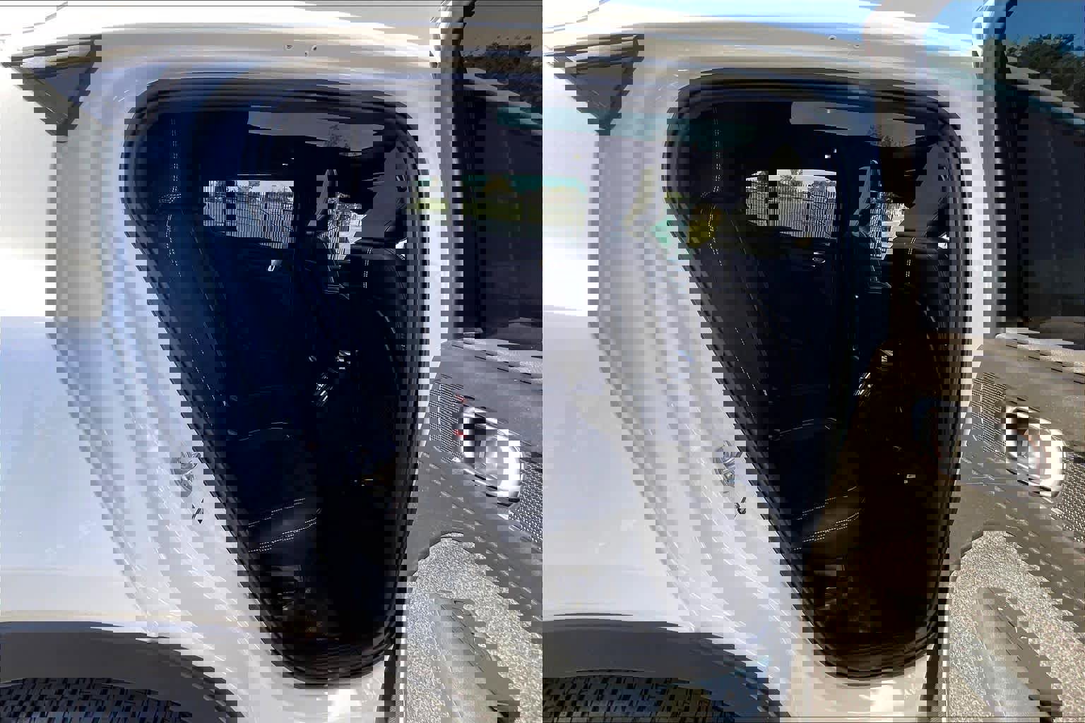 Used 2023 Volvo C40 P8 Recharge Ultimate image 29