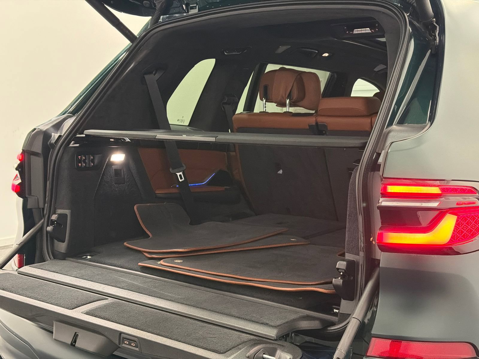 Used 2024 BMW ALPINA XB7 image 13