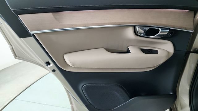 New 2026 Volvo XC90 T8 Plus w/ Protection Package Premier AWD/4WD image 28