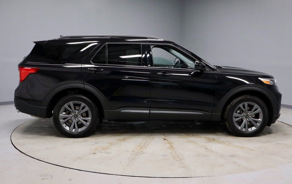 Certified 2023 Ford Explorer XLT w/ Equipment Group 202A image 7