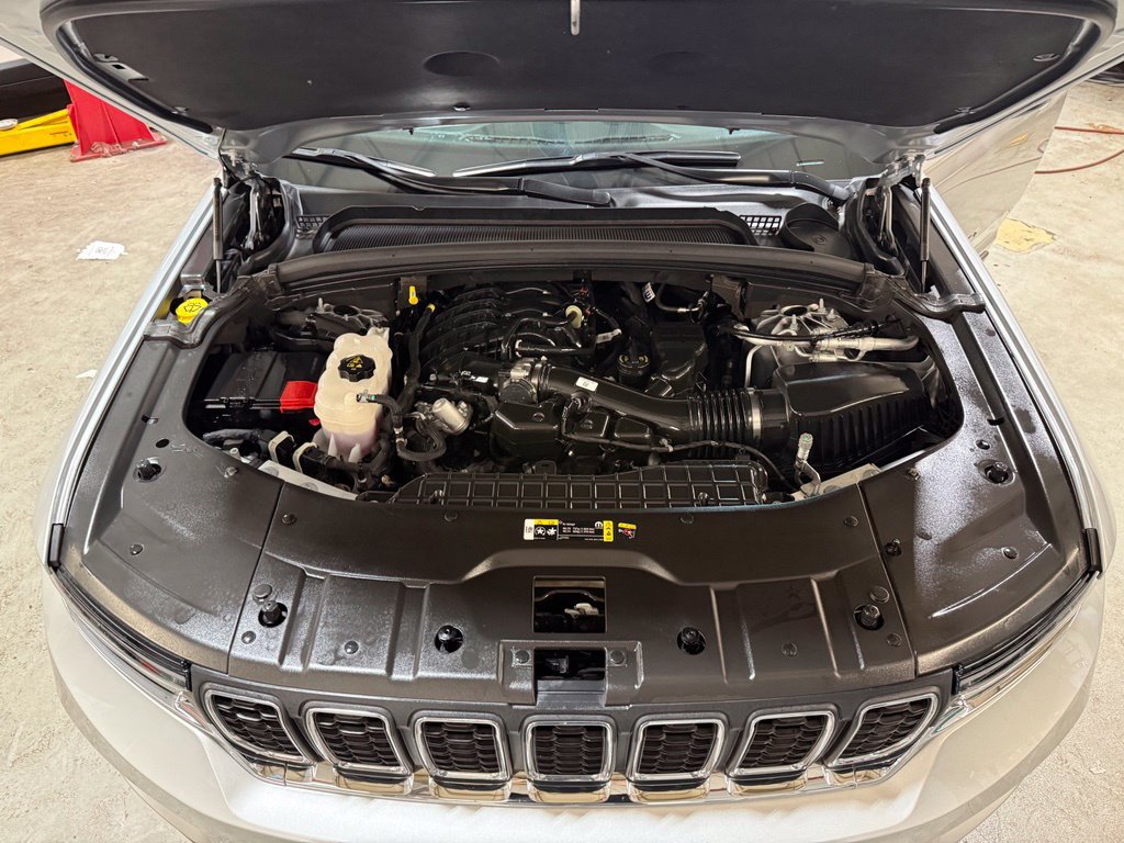 Used 2025 Jeep Grand Cherokee Laredo X AWD/4WD image 29