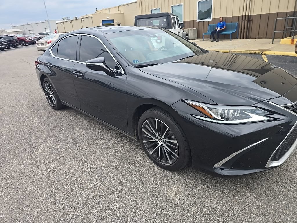 Used 2024 Lexus ES 250 w/ Premium Package AWD/4WD image 1