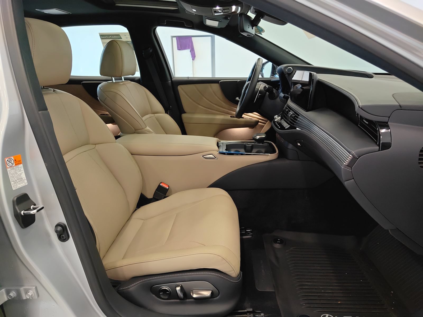 Used 2024 Lexus LS 500 RWD image 19