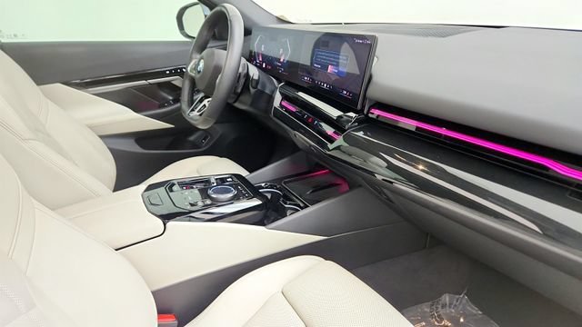 Used 2026 BMW 530i w/ M Sport Package RWD image 34