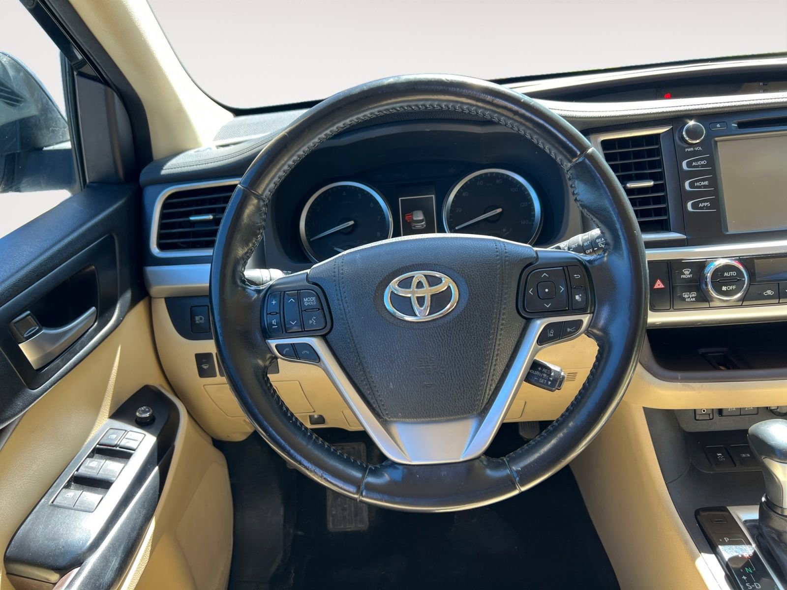 Used 2018 Toyota Highlander XLE AWD/4WD image 12