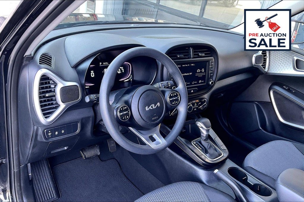 Used 2025 Kia Soul LX w/ LX Technology Package FWD image 13