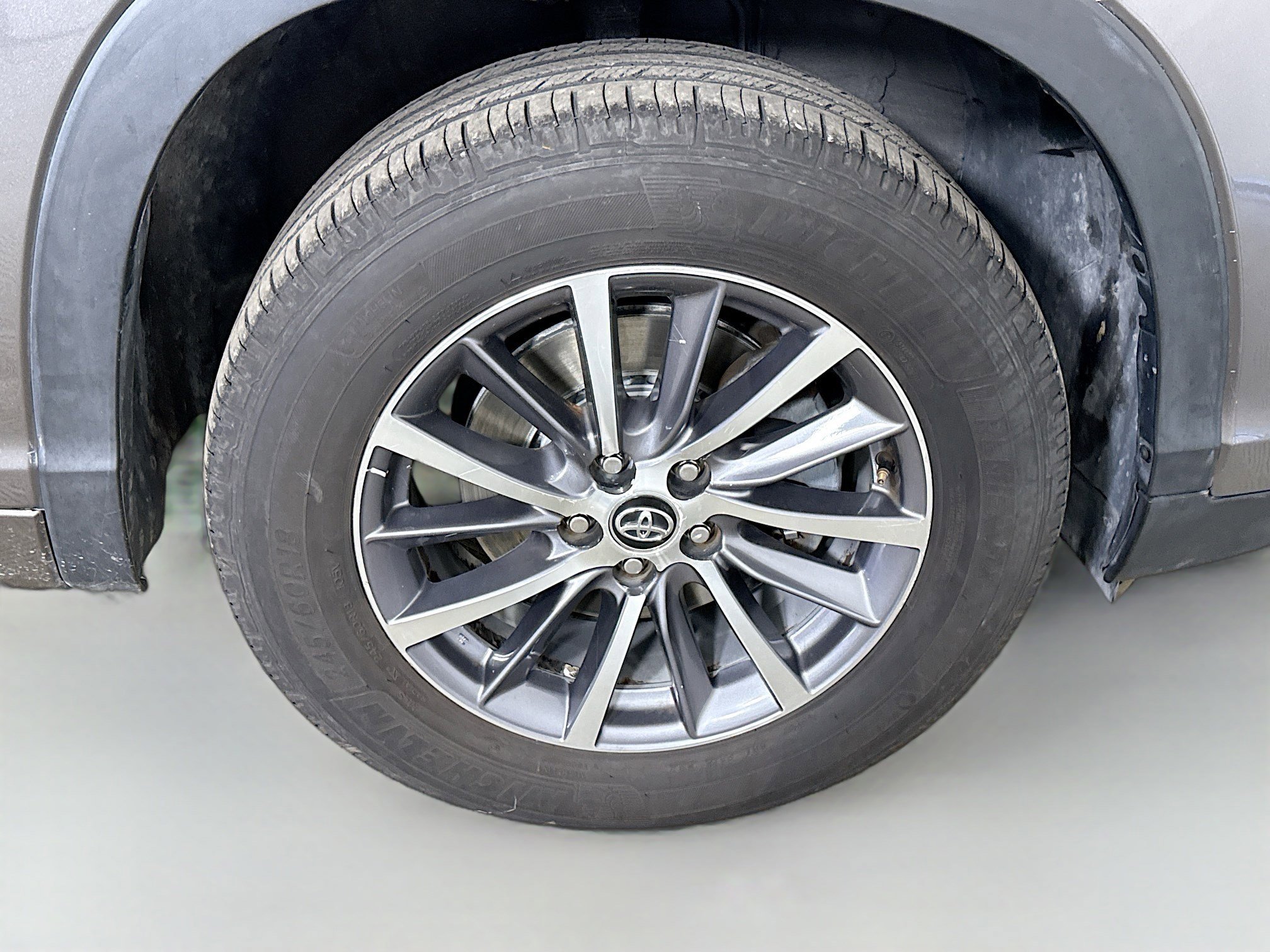 Used 2018 Toyota Highlander XLE image 32