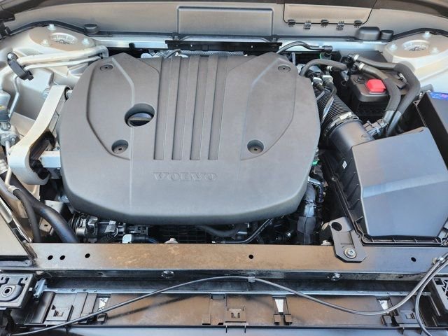 Used 2025 Volvo XC60 B5 Core image 33