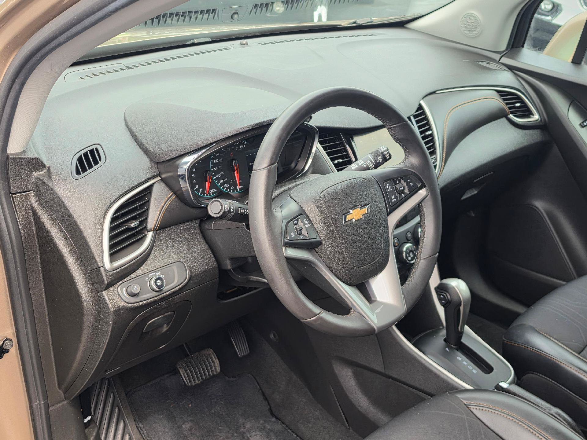 Used 2018 Chevrolet Trax LT w/ LT Convenience Package AWD/4WD image 7