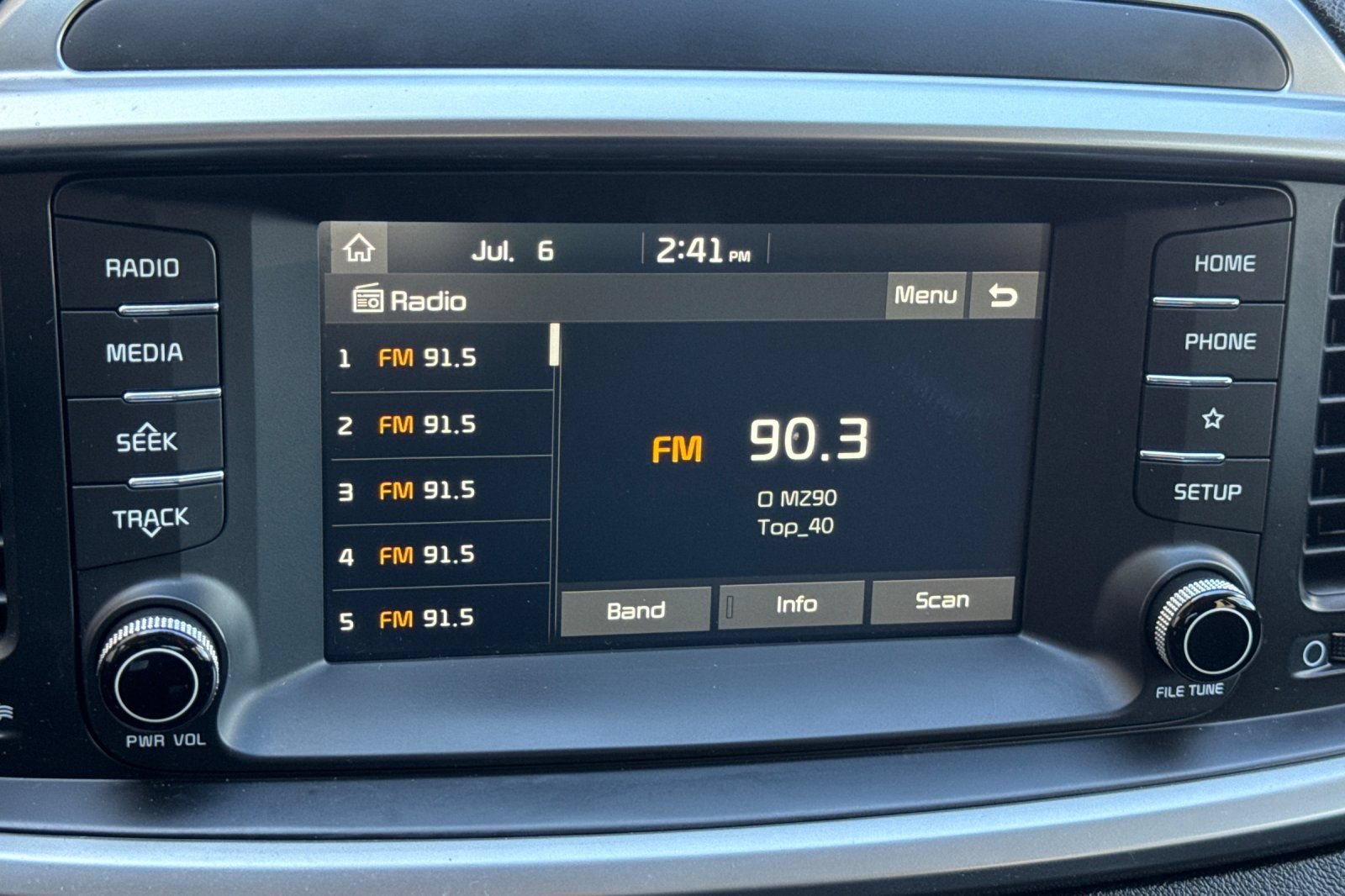 Used 2020 Kia Sorento S FWD image 19