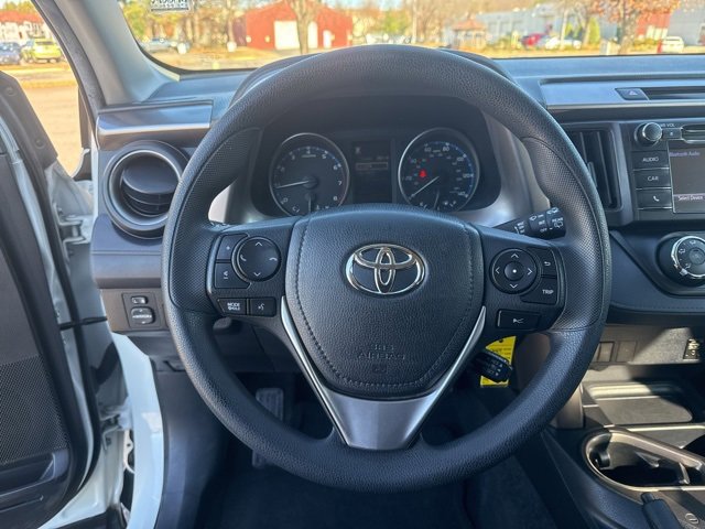 Used 2018 Toyota RAV4 LE image 20