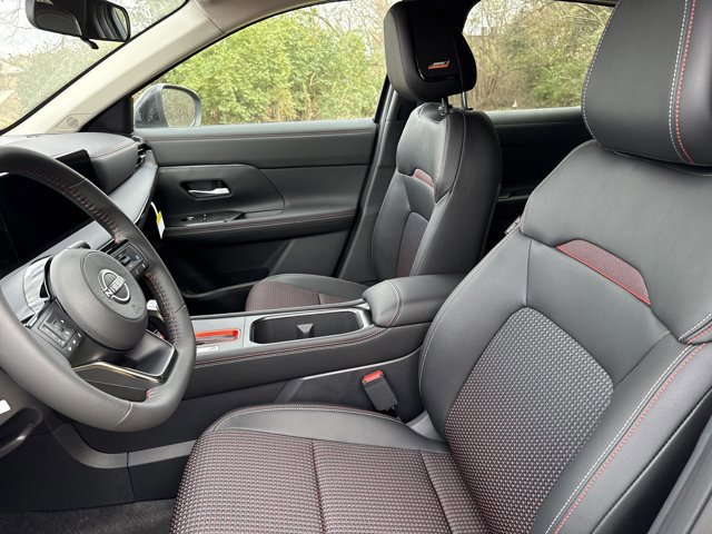 New 2026 Nissan Kicks SR w/ SR Premium Package image 4