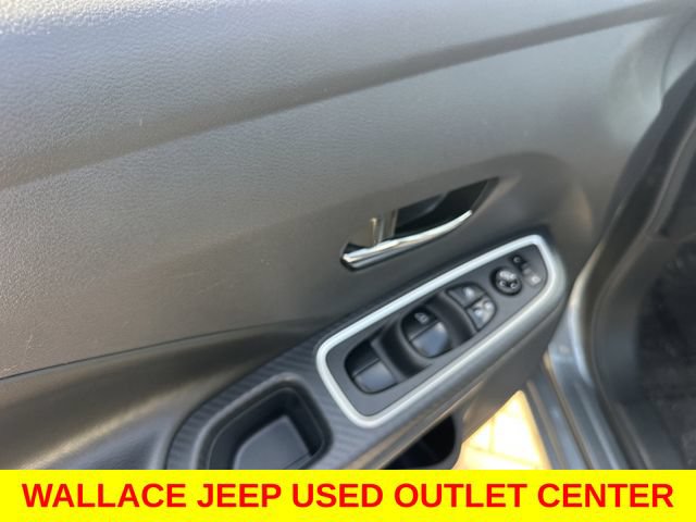 Used 2025 Nissan Versa SR w/ Trunk Package FWD image 18