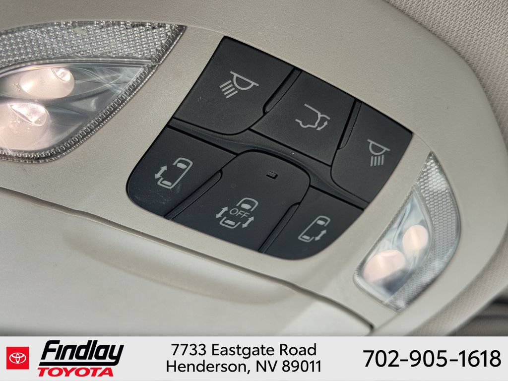 Used 2018 Chrysler Pacifica Touring-L FWD image 30