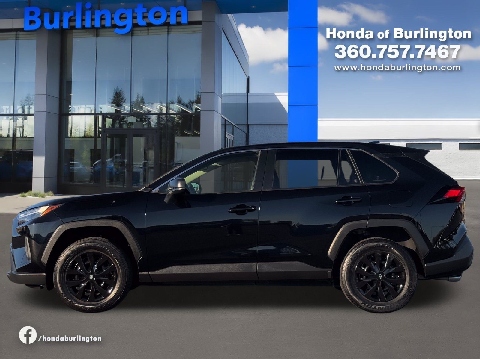 Used 2025 Toyota RAV4 LE AWD/4WD image 3