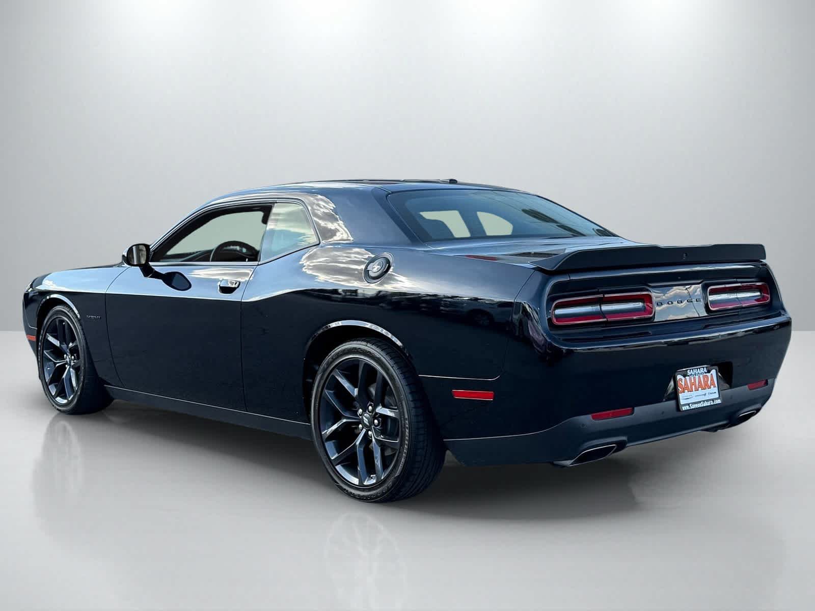 Used 2022 Dodge Challenger R/T w/ Blacktop Package RWD image 4